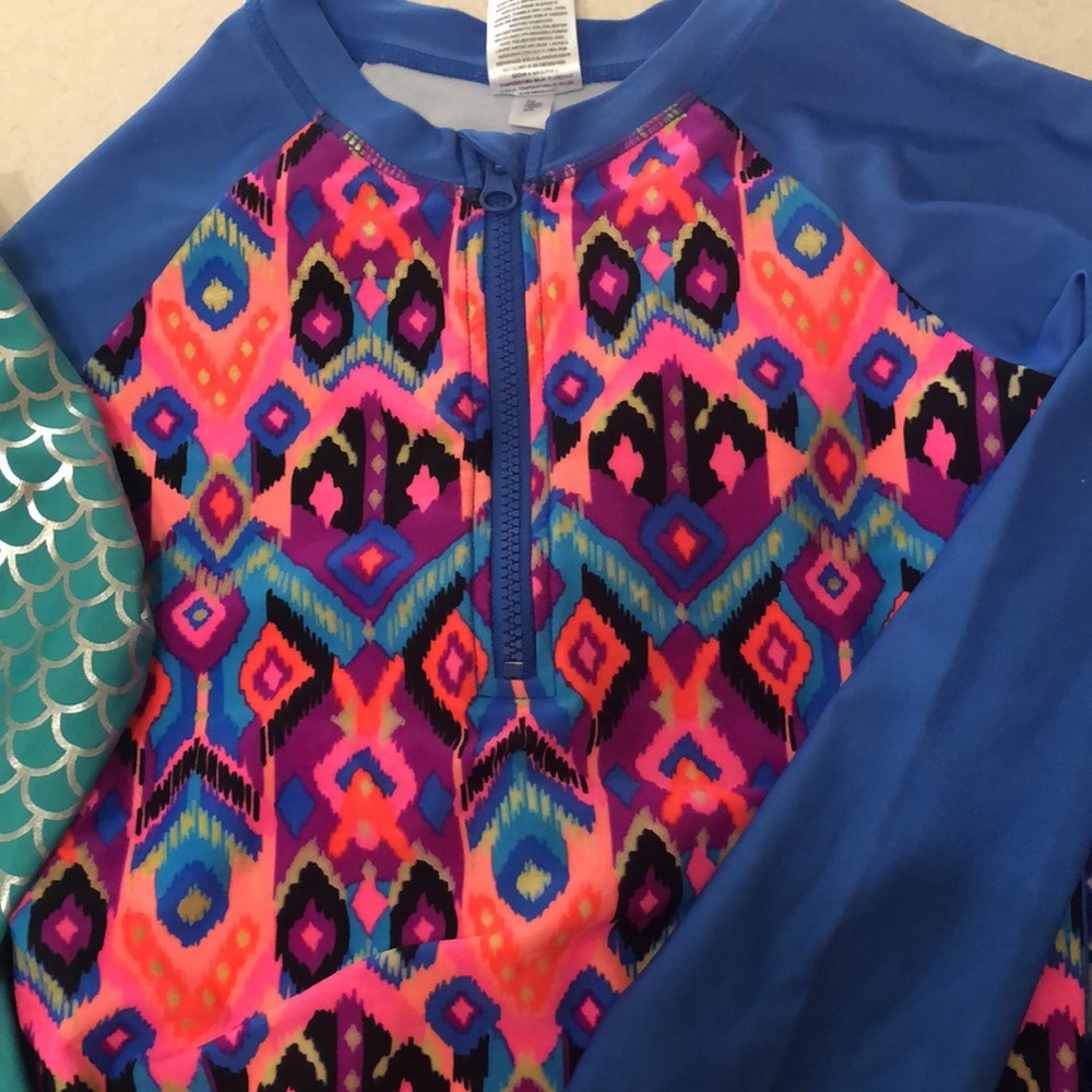Girl’s Rashguard BUNDLE!! ☀️ - Picture 3 of 10